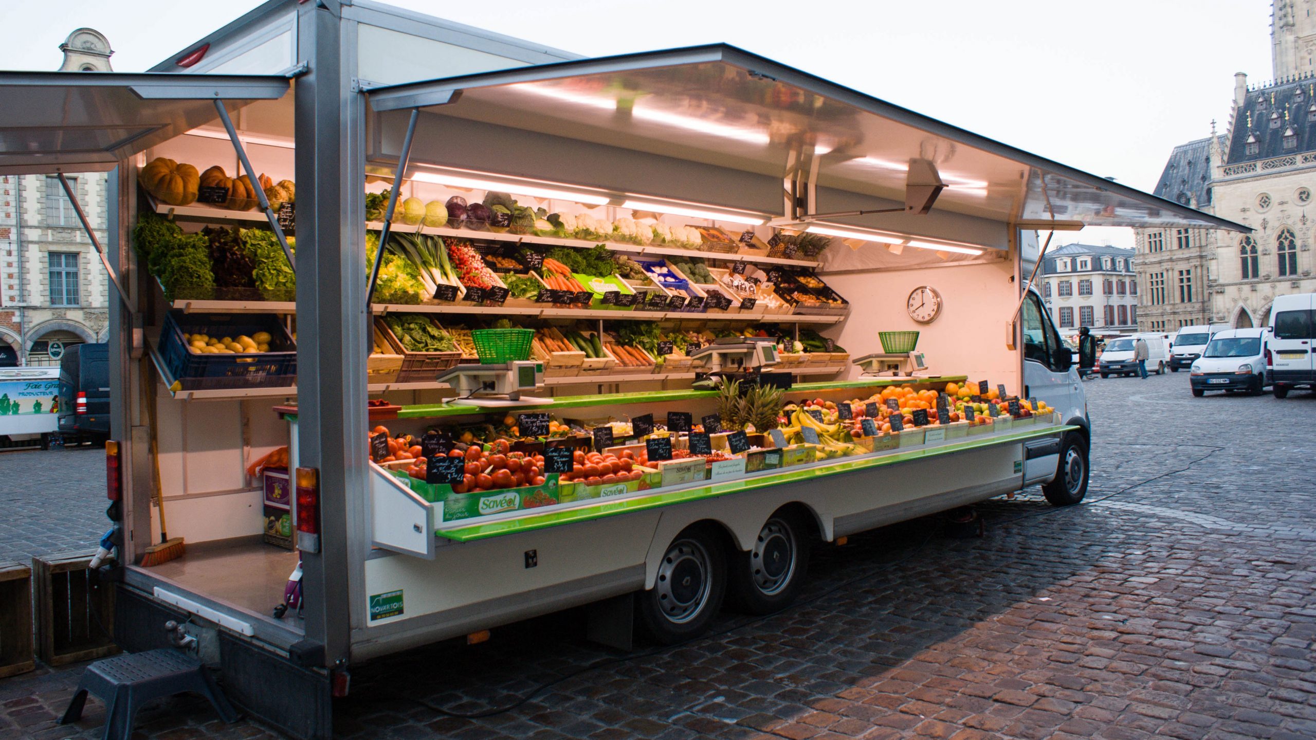 Atelier construction camion commerce